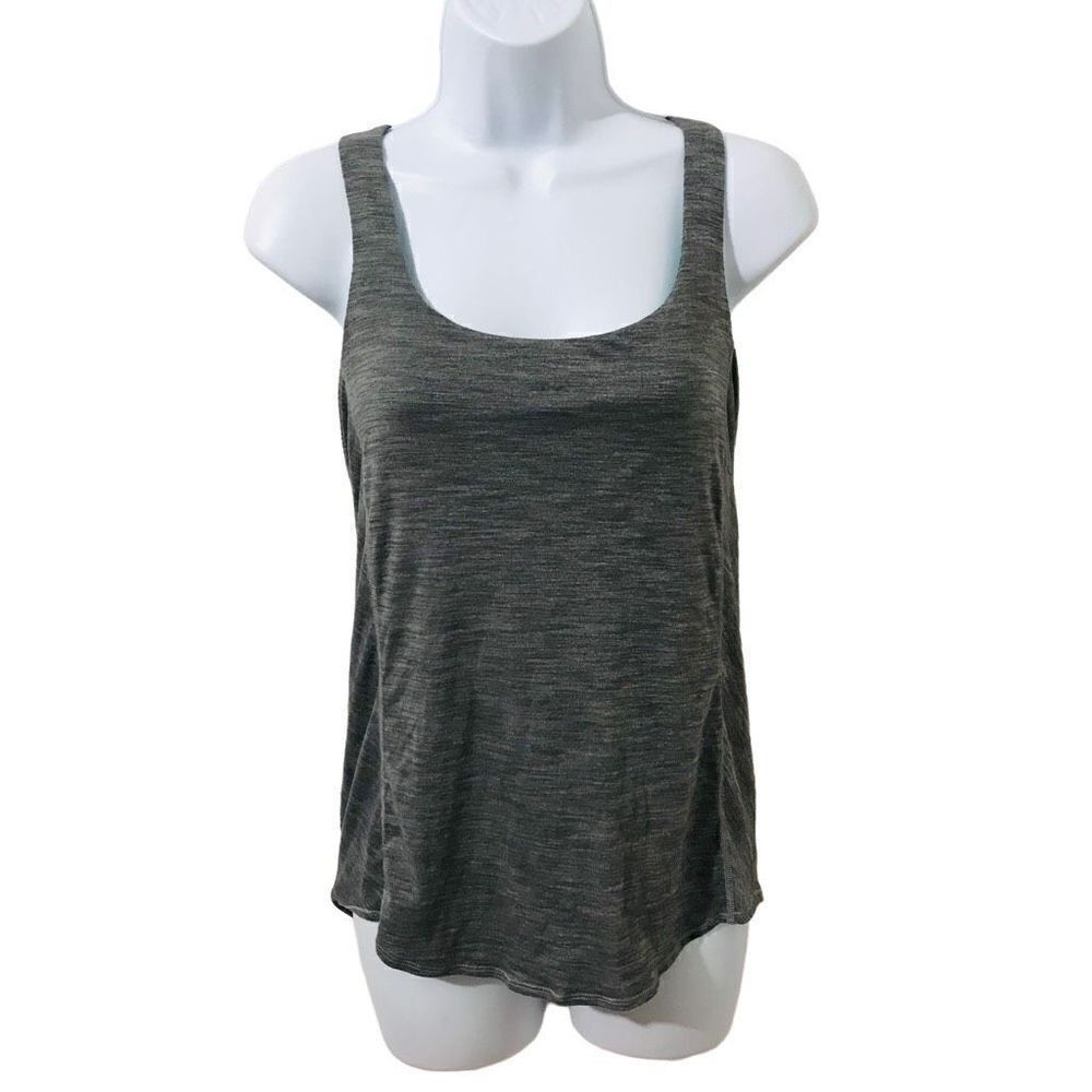 Lululemon Athletica sports bra with pull over size 4      A200